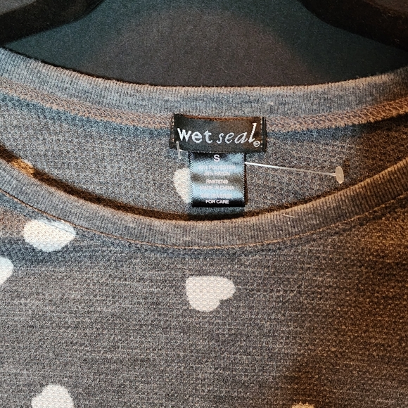 Wet Seal Heart Print Thermal - Picture 3 of 3